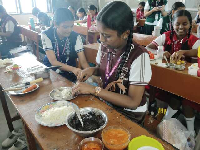 Fireless Cooking 2025 – Students Working in Groups